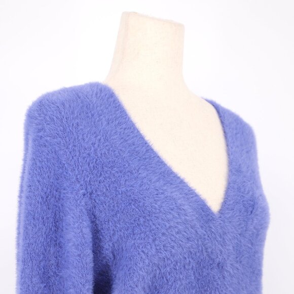 ARITZIA SUNDAY BEST Kitten V-neck Fuzzy Cropped Sweater in Peri Purple Size M - Picture 5 of 9